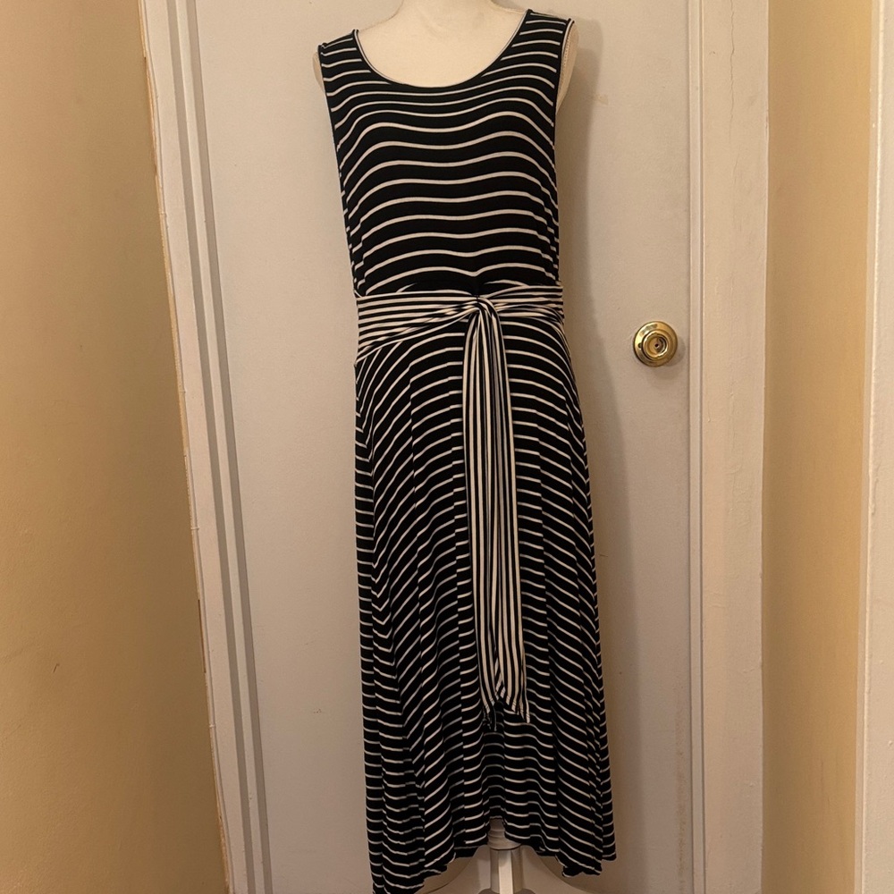 Max Studio Black and White Wave Pattern Midi Dress